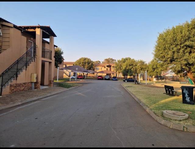 2 BEDROOM APARTMENT FOR SALE IN PROTEA GLEN